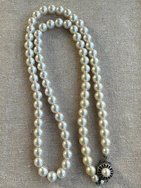 Vintage 1969 Sarah Coventry First Lady Faux Pearl Necklace 25” Signed